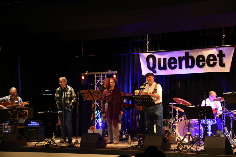 Die Cover-Band Querbeet begeisterte mit ihrem vielseitigen Repertoire das Publikum des Benefizkonzertes in der Stiftung St. Franziskus. 